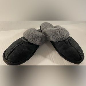 FUZZYFOAMS Women’s Black Genuine Australian Sheepskin Slippers, Size 6